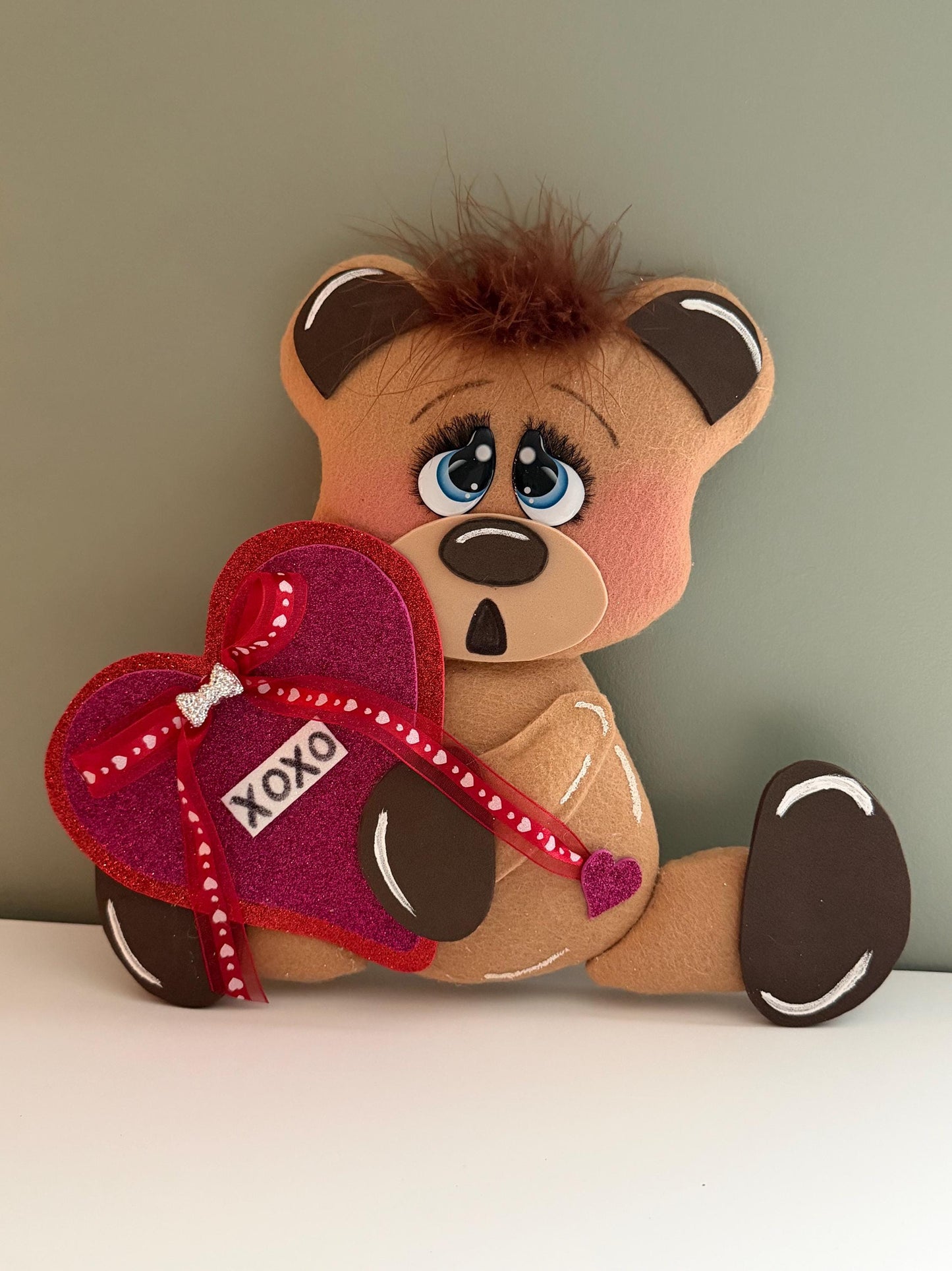 Valentine’s Day Teddy Bear Sign Holding Heart, Cute XOXO Bear Door Hanger, Pink Glitter Heart Bear Decoration, Valentine Wreath Attachment