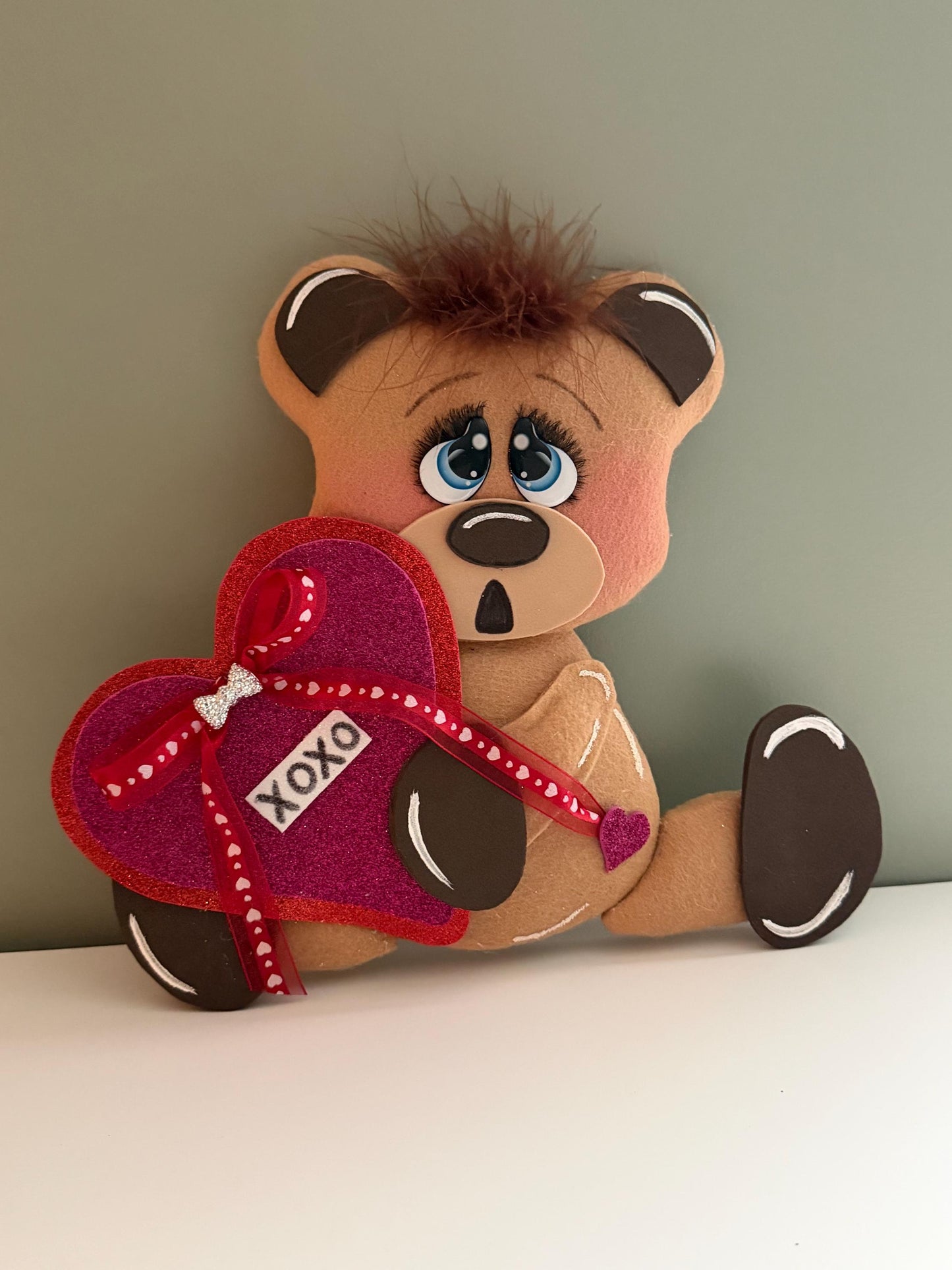 Valentine’s Day Teddy Bear Sign Holding Heart, Cute XOXO Bear Door Hanger, Pink Glitter Heart Bear Decoration, Valentine Wreath Attachment