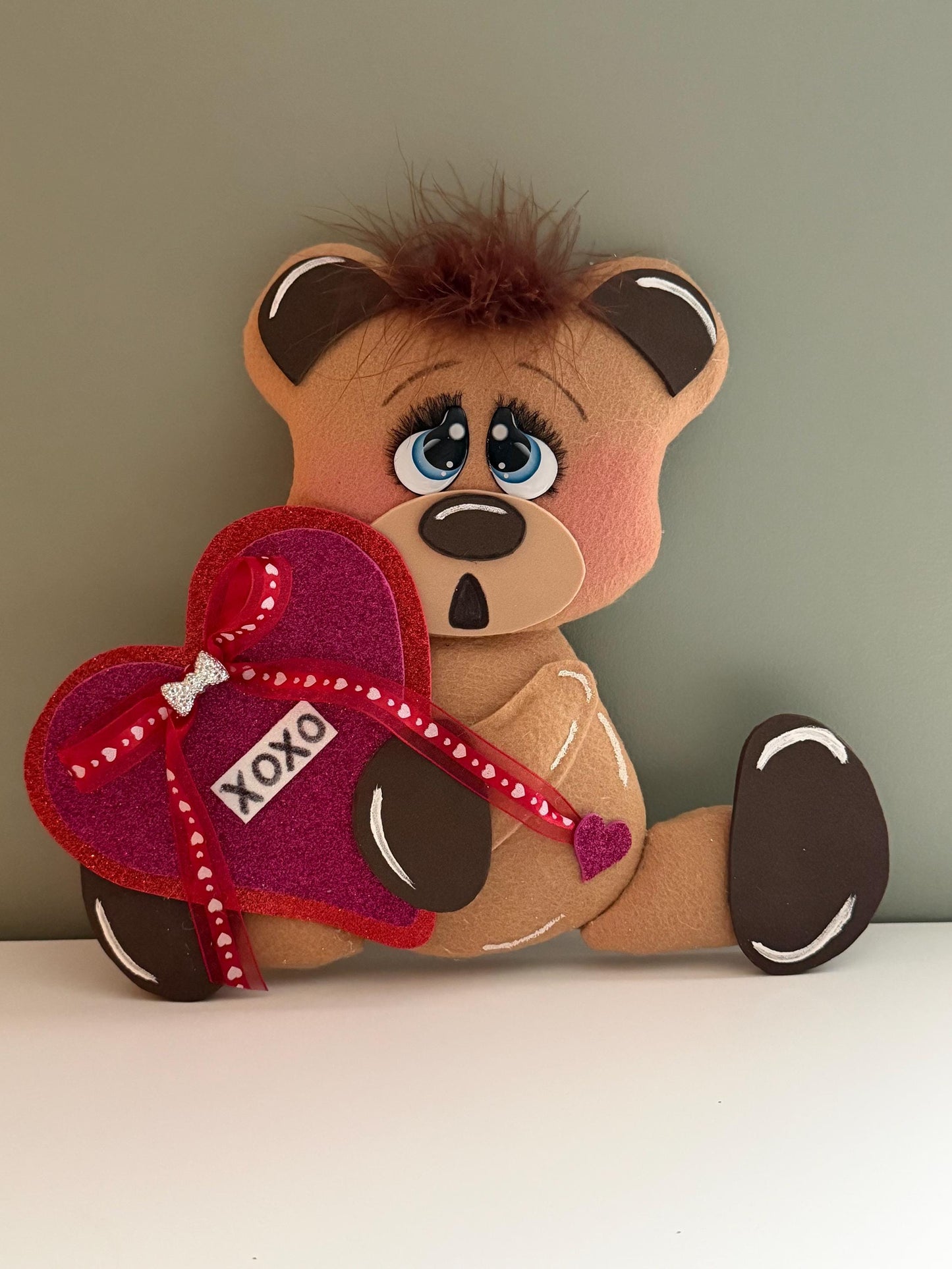Valentine’s Day Teddy Bear Sign Holding Heart, Cute XOXO Bear Door Hanger, Pink Glitter Heart Bear Decoration, Valentine Wreath Attachment