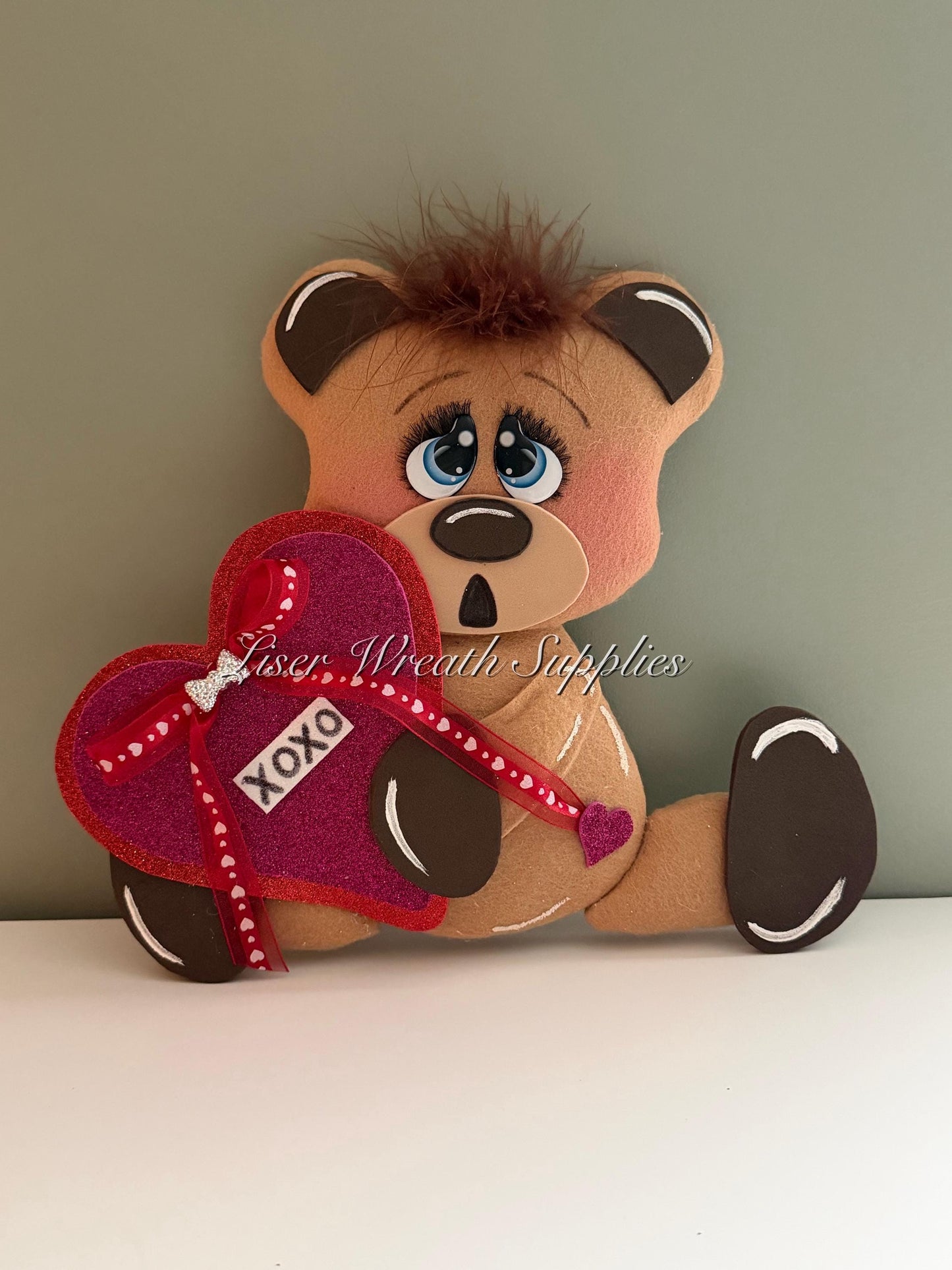 Valentine’s Day Teddy Bear Sign Holding Heart, Cute XOXO Bear Door Hanger, Pink Glitter Heart Bear Decoration, Valentine Wreath Attachment