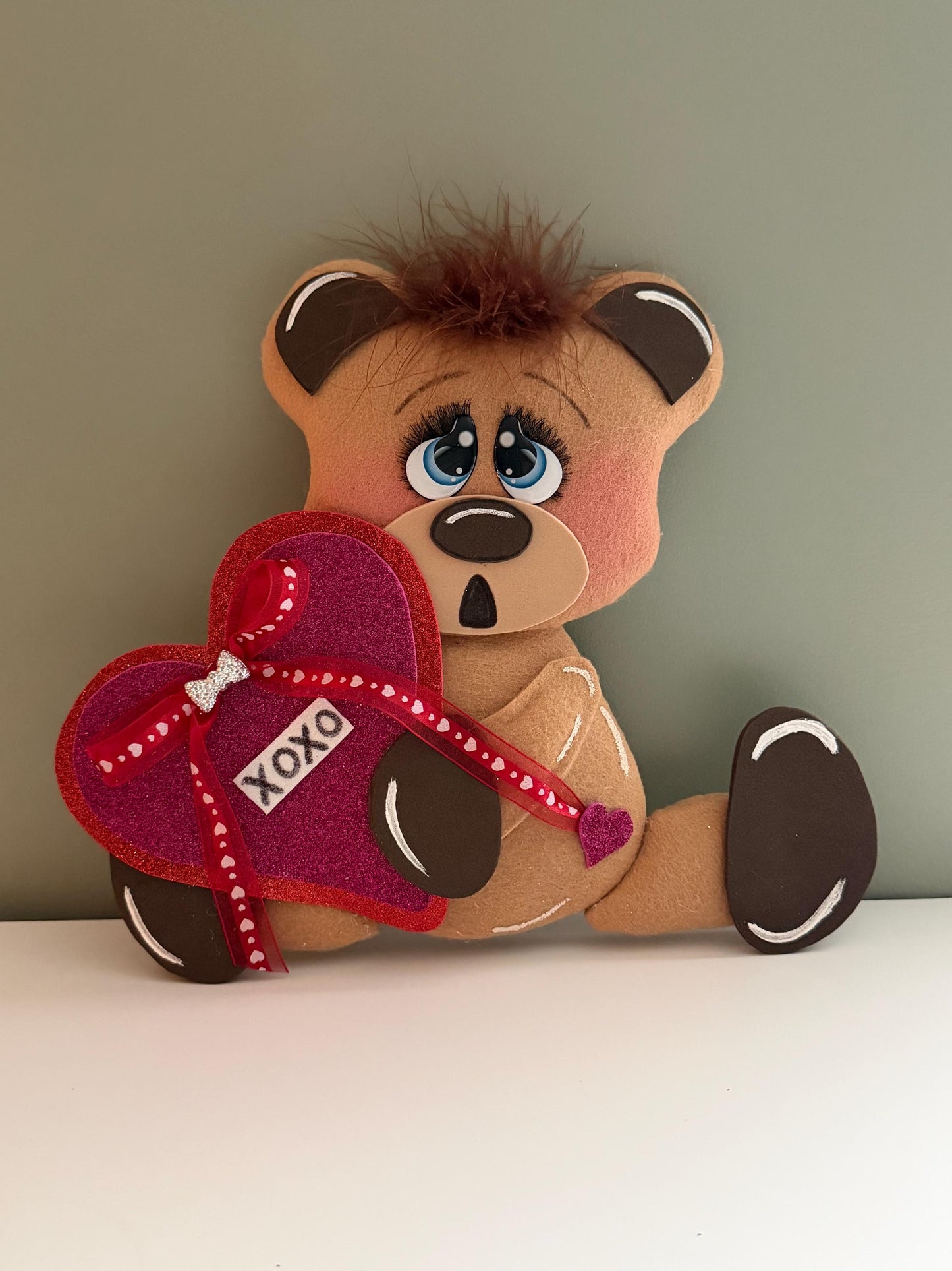 Valentine’s Day Teddy Bear Sign Holding Heart, Cute XOXO Bear Door Hanger, Pink Glitter Heart Bear Decoration, Valentine Wreath Attachment